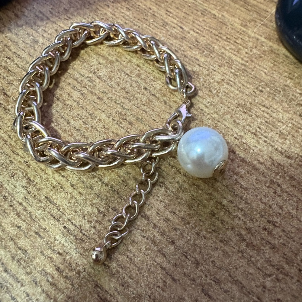B74 Gold Chain Bracelet with Glass Pearl Charm